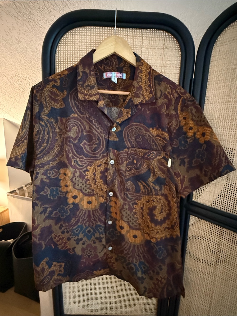 Urban Outfitters Men’s Brown & Gold Paisley Short-Sleeve Button-Up Shirt Medium